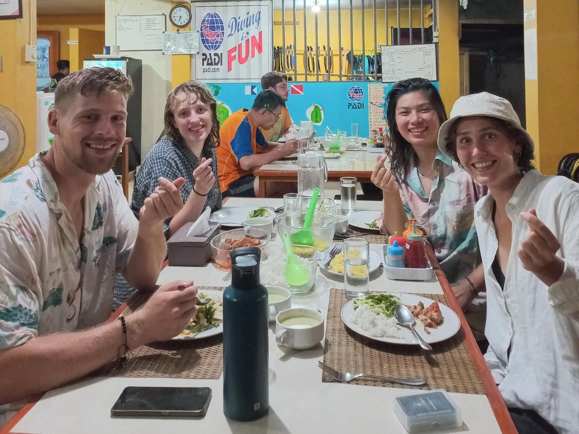 4 Sisters Divers Bunaken Exterior photo
