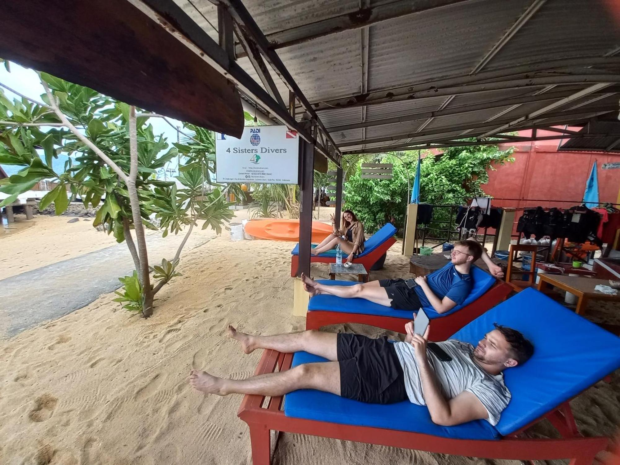 4 Sisters Divers Bunaken Exterior photo