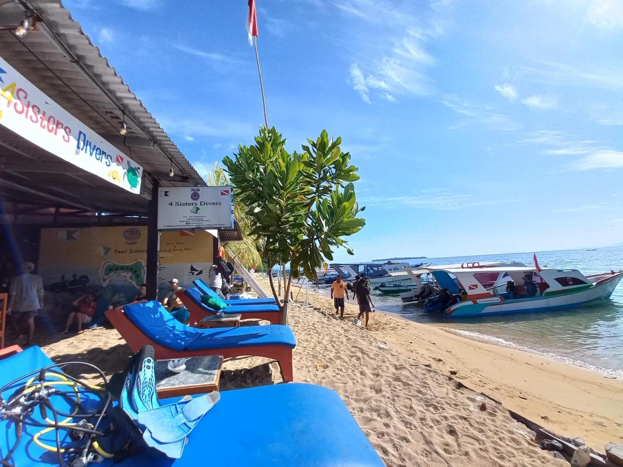 4 Sisters Divers Bunaken Room photo