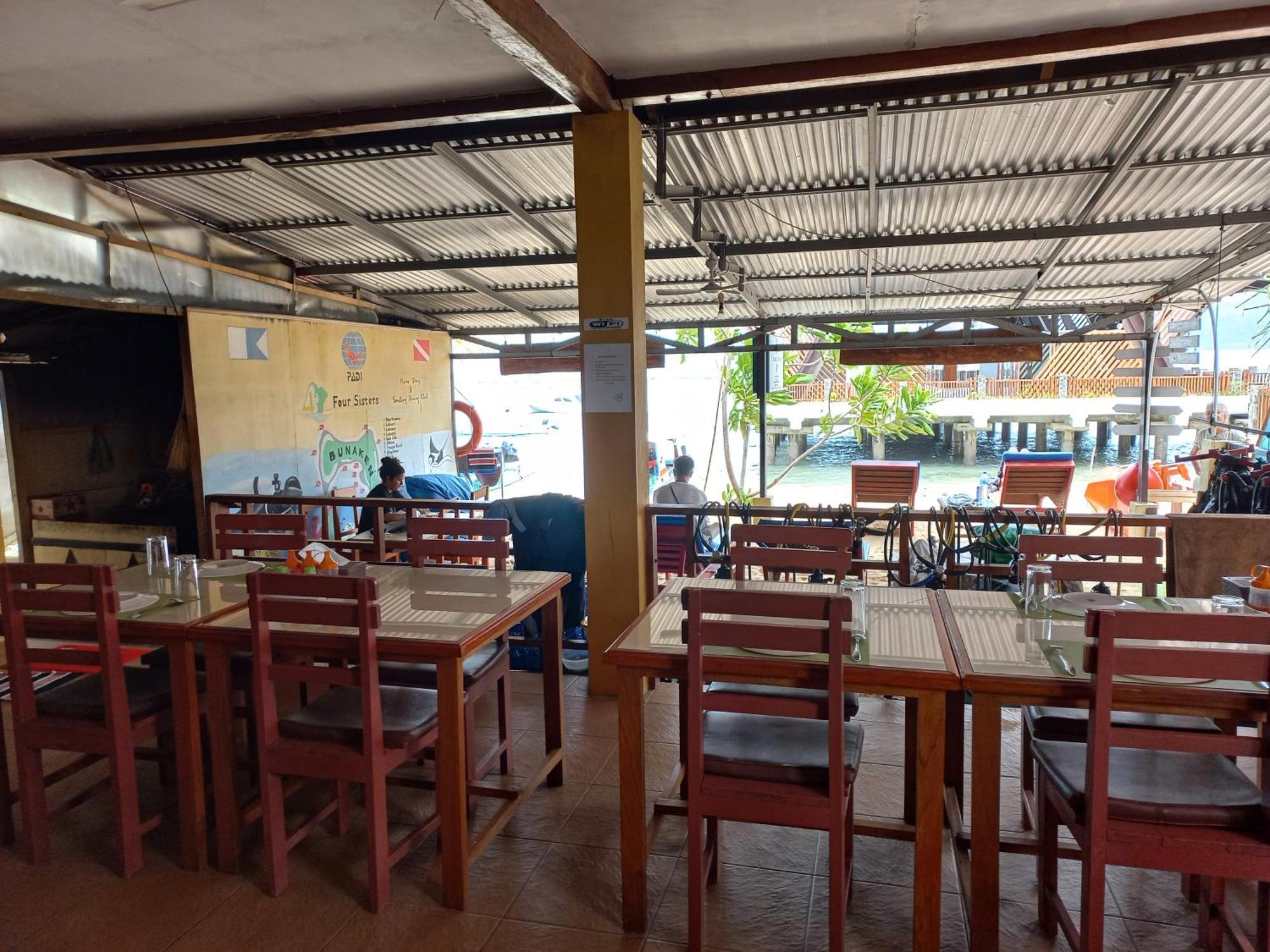 4 Sisters Divers Bunaken Exterior photo