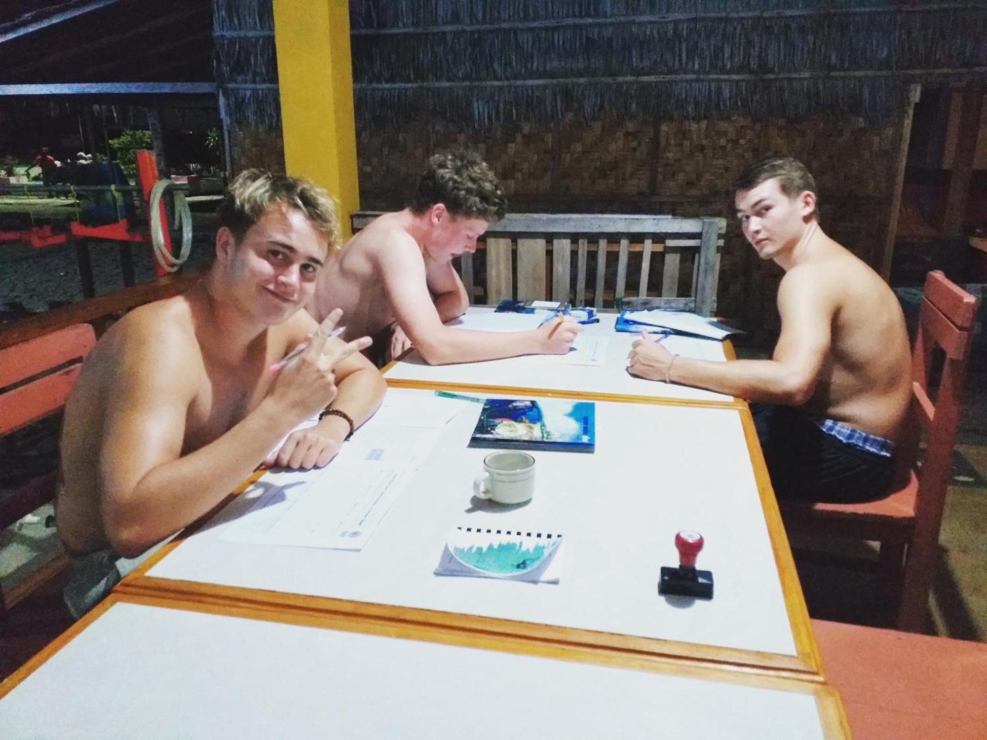 4 Sisters Divers Bunaken Exterior photo